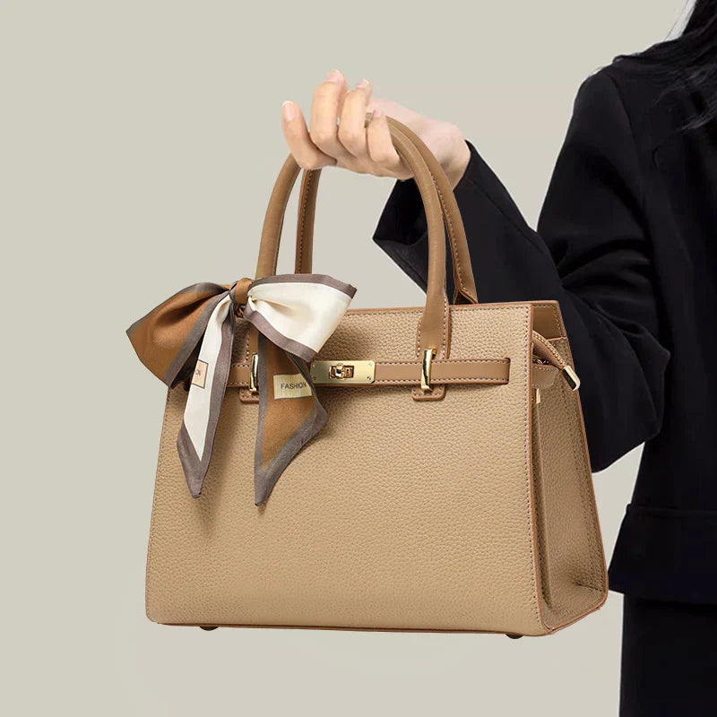 Charlotte | Elegant & Chic